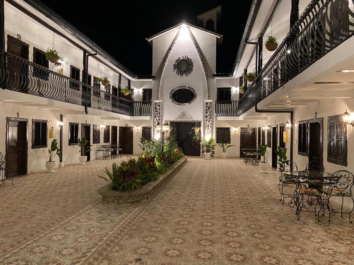 Casa Hotel Las Orquideas Circasia Eksteriør billede