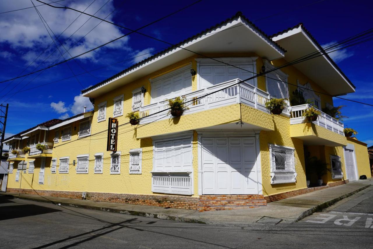 Casa Hotel Las Orquideas Circasia Eksteriør billede